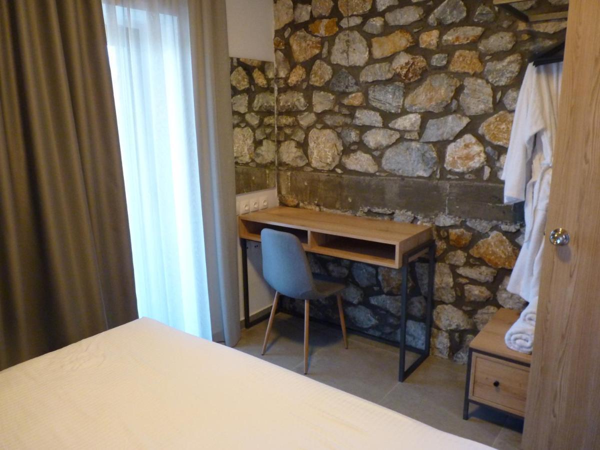 Queen Room with UK King Bed - Mobility Access