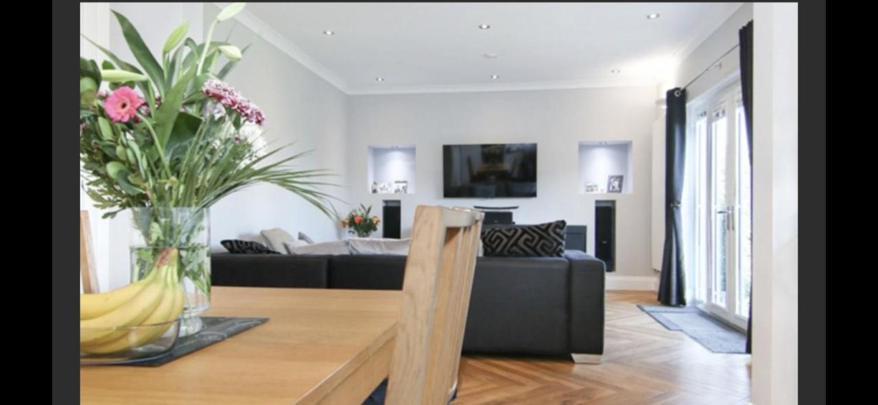 Three-Bedroom House,1303773586:JPEG