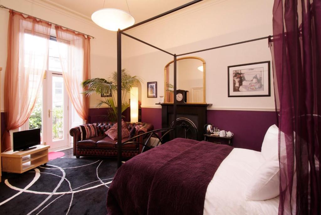 Zimmer mit Himmelbett