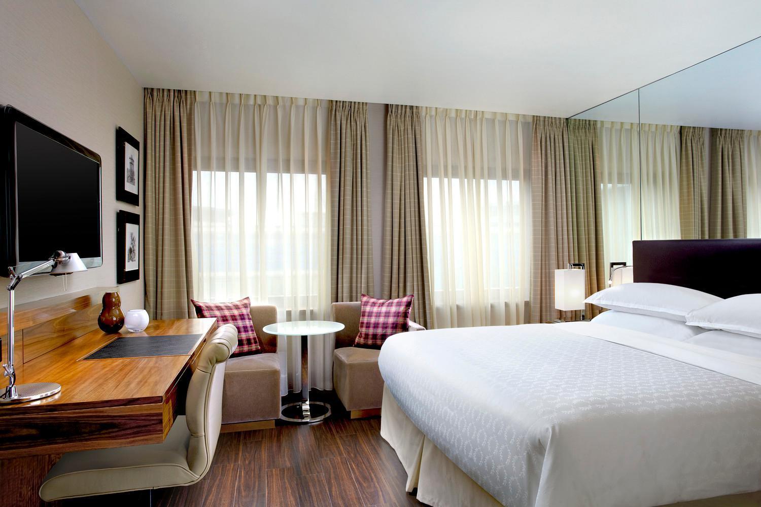 Deluxe Room 1 King
