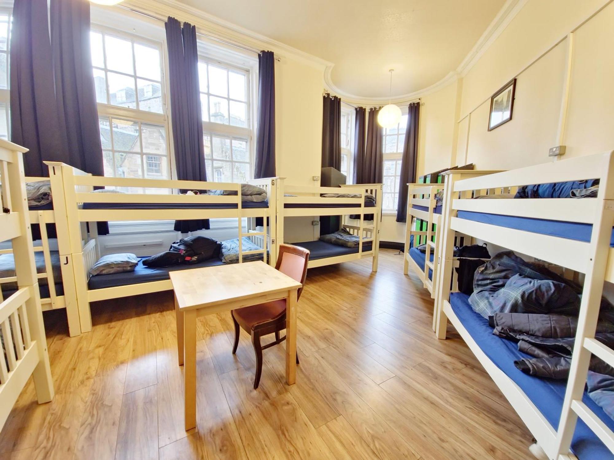 Bed 14-Bed Mixed Dormitory Room