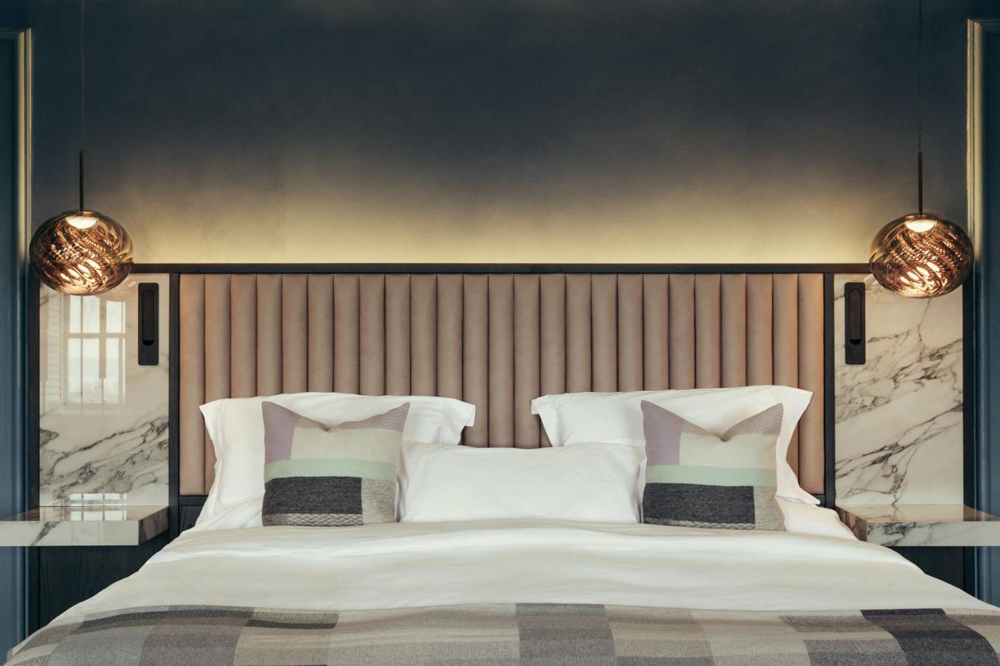 Zimmer mit Kingsize-Bett