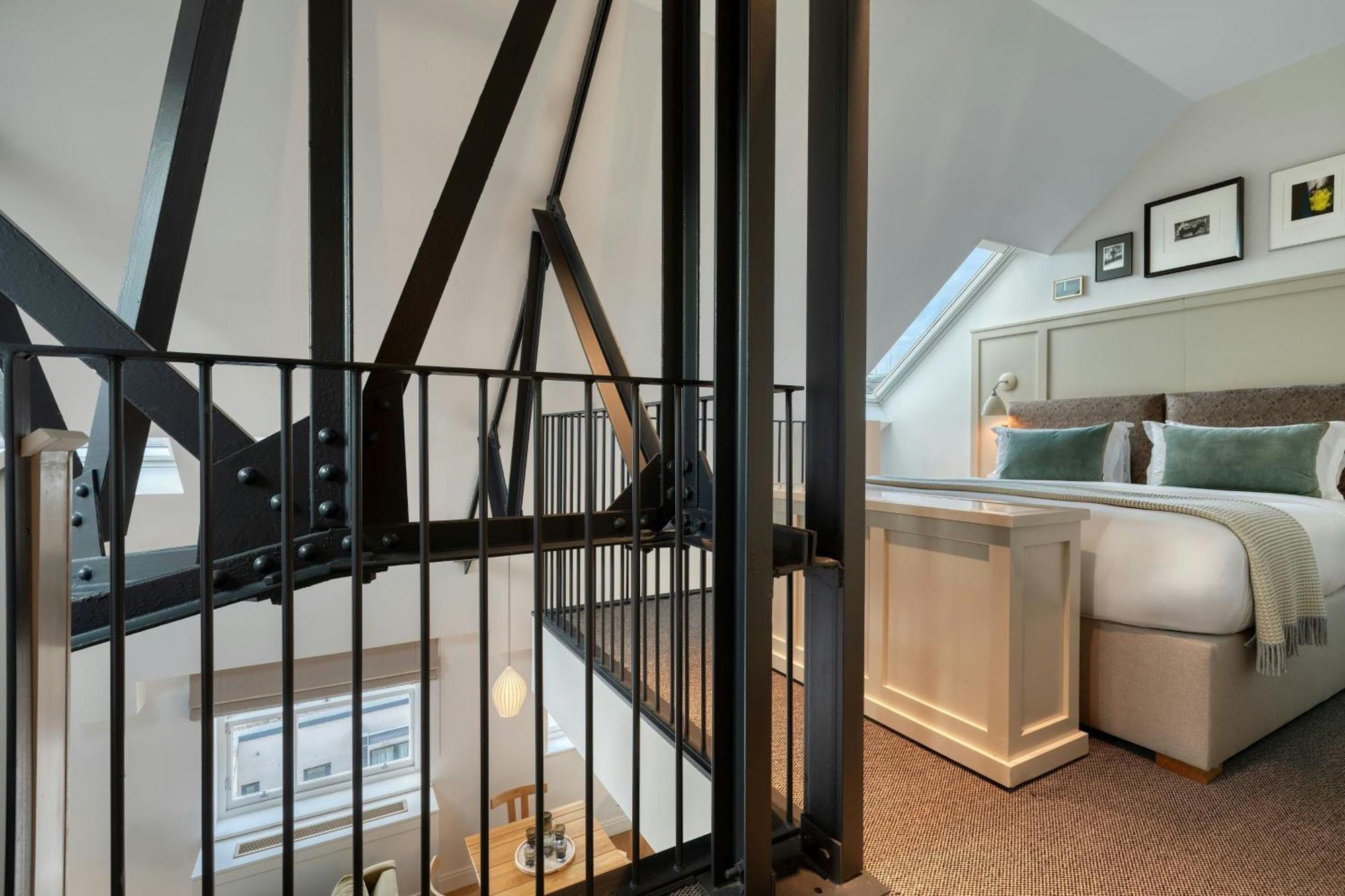 One-Bedroom Loft Double Suite Sofa Bed City View