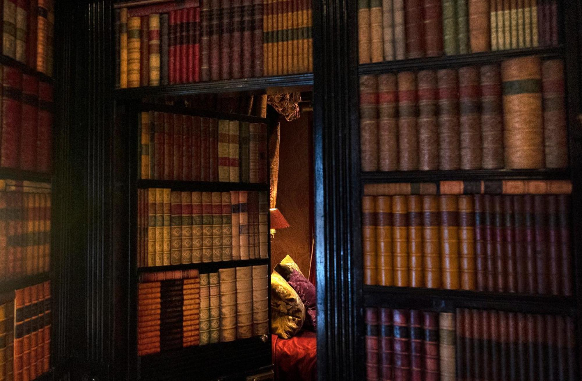 Deluxe Suite Library