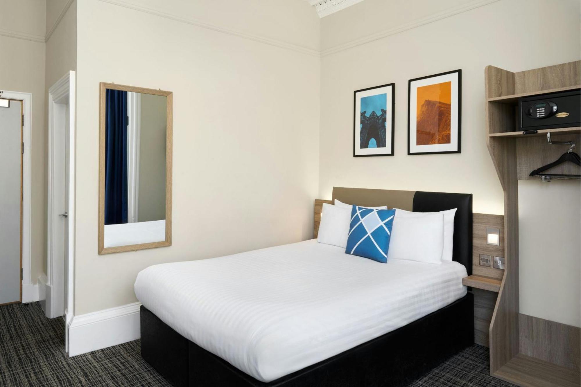 Efficient Double, Efficient Room, 1 Double