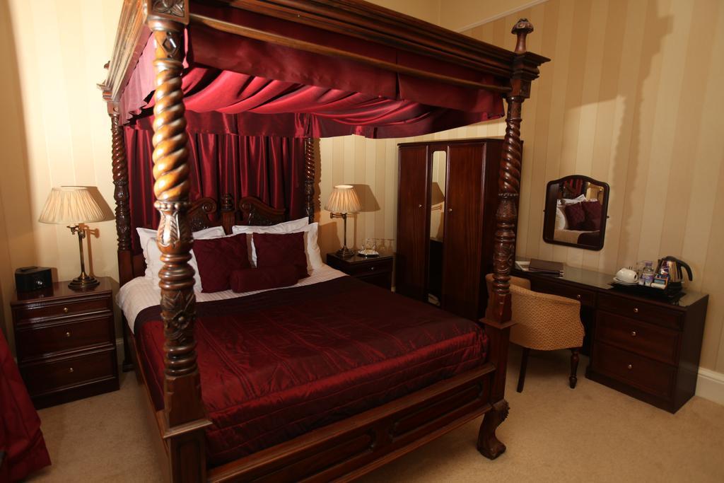 Quarto Superior - Cama com Dossel