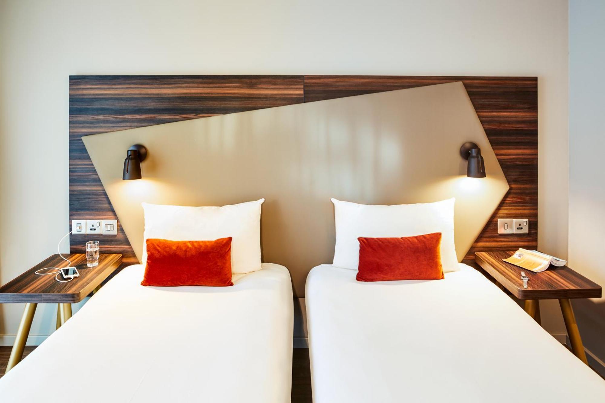 Studio with Twin Beds