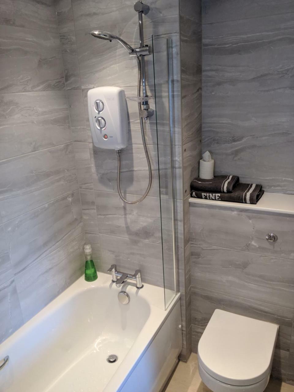 Single Room with Private Bathroom,781754178:JPEG