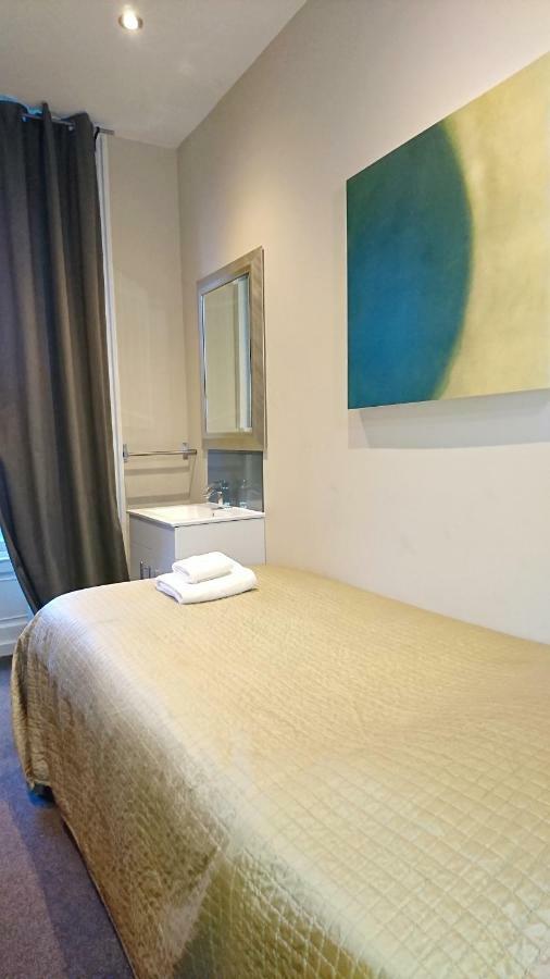 Quarto Individual com Banheiro Compartilhado
