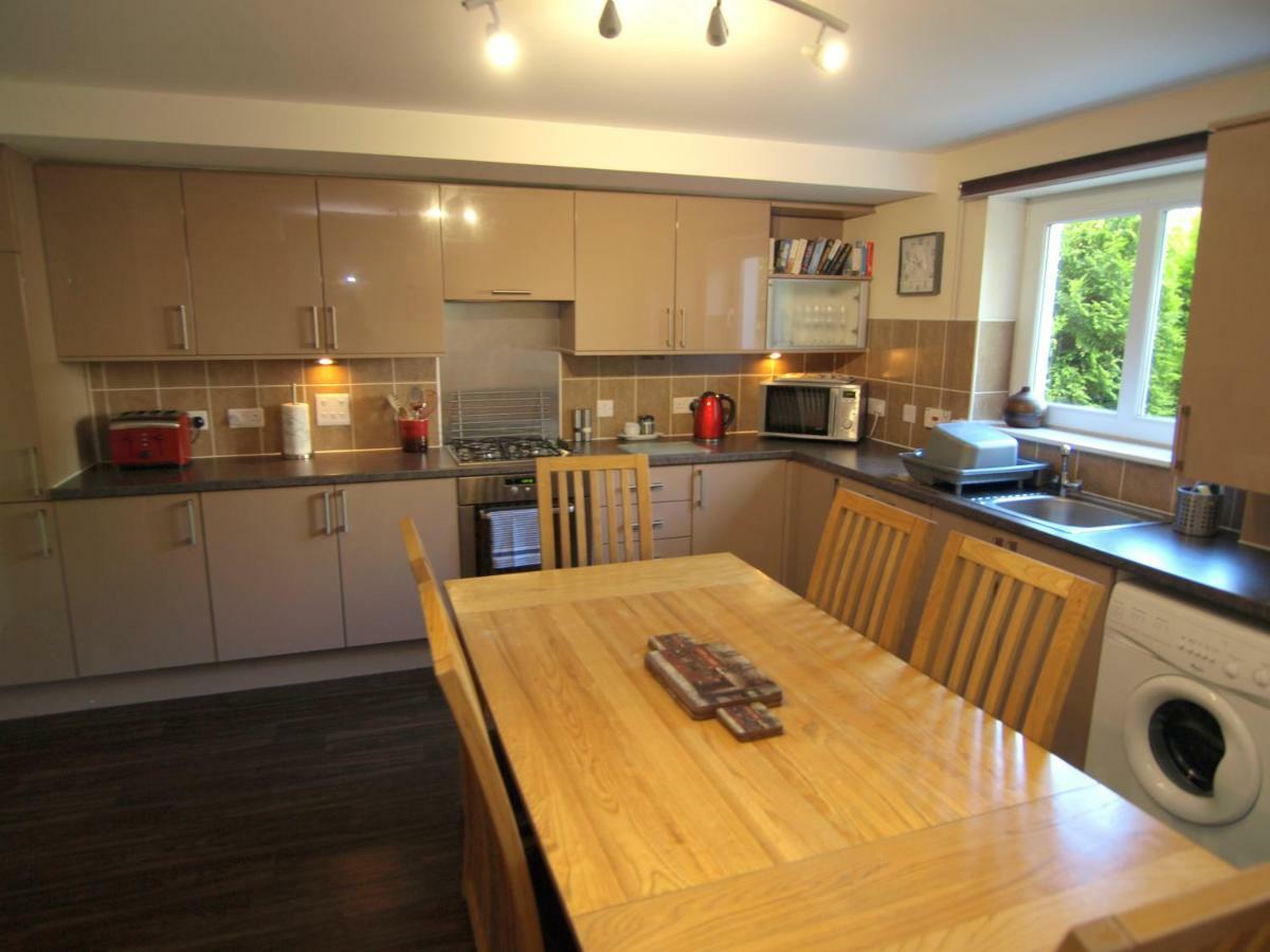 Four-Bedroom House,874250696:JPEG