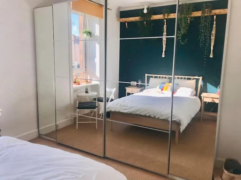 Cosy 2 Bedroom Flat In Edinburgh-1