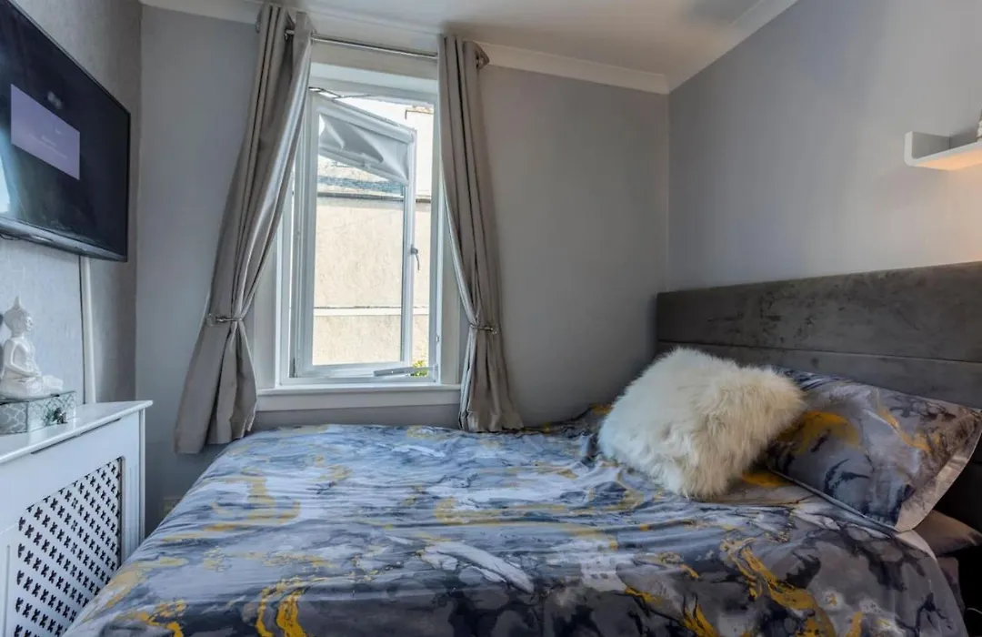 Exquisite 3 Bedroom House In The Heart Of Edinburgh-1