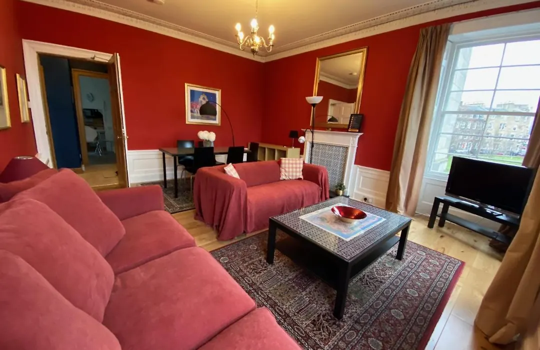 Altido Classic 3Br Apartments Moments From Haymarket Station-1
