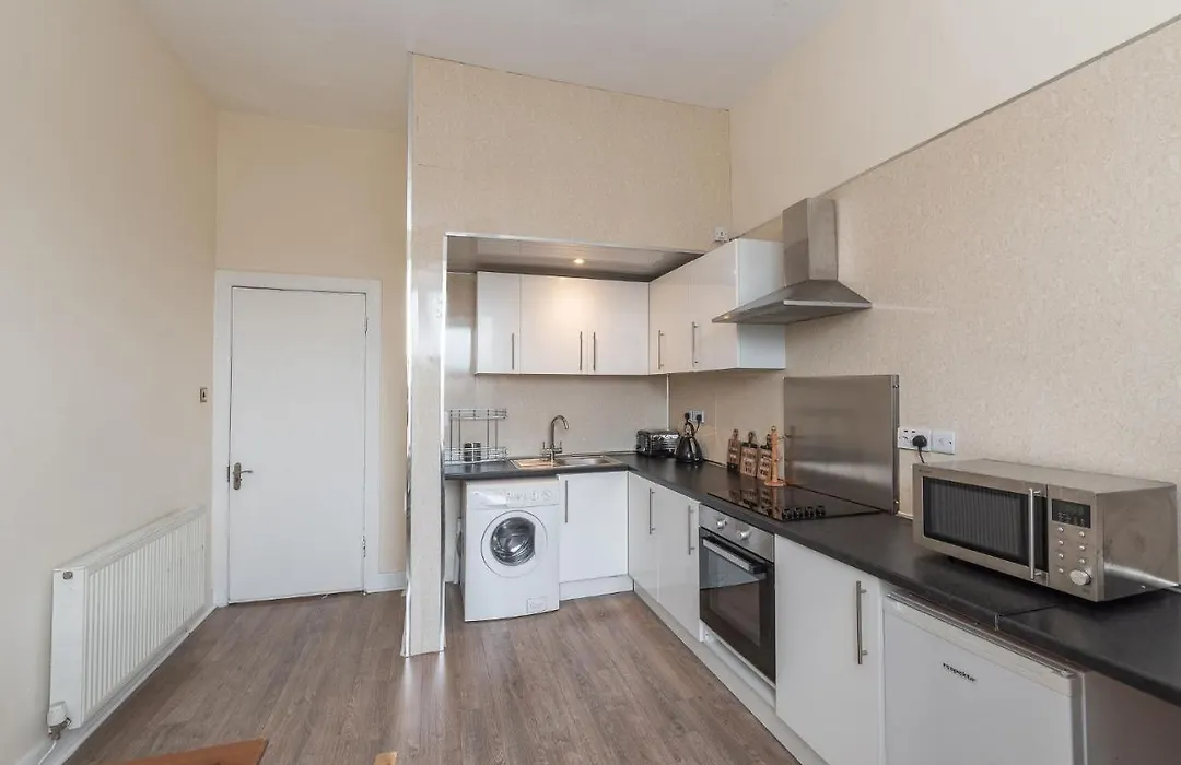 Spacious Ensuite Rooms In Edinburgh City Centre - Excellent Location-1
