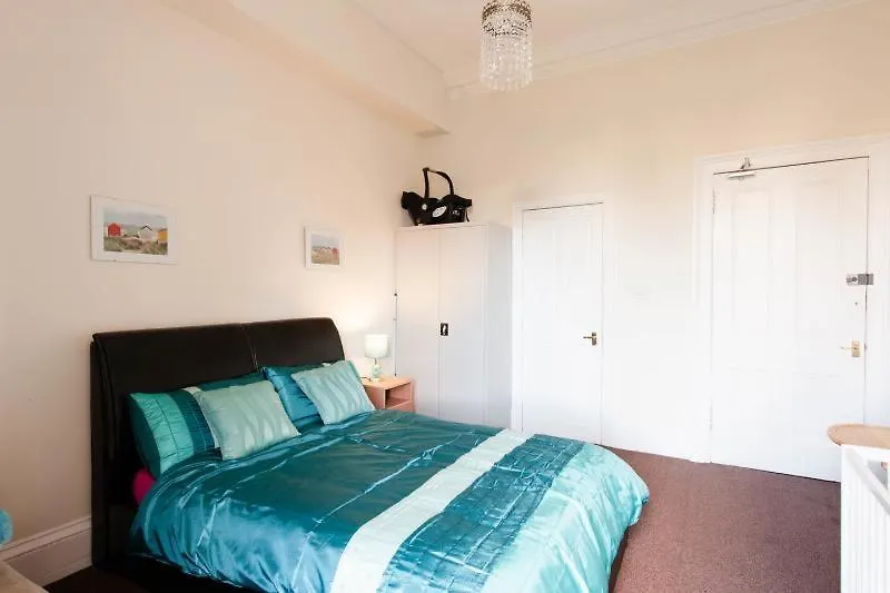 Edinburgh Roomz Central Aparthotel-1