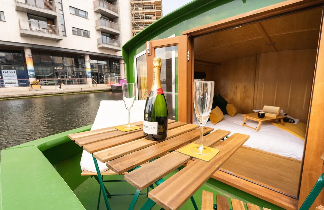 Edinburgh - Houseboats-1