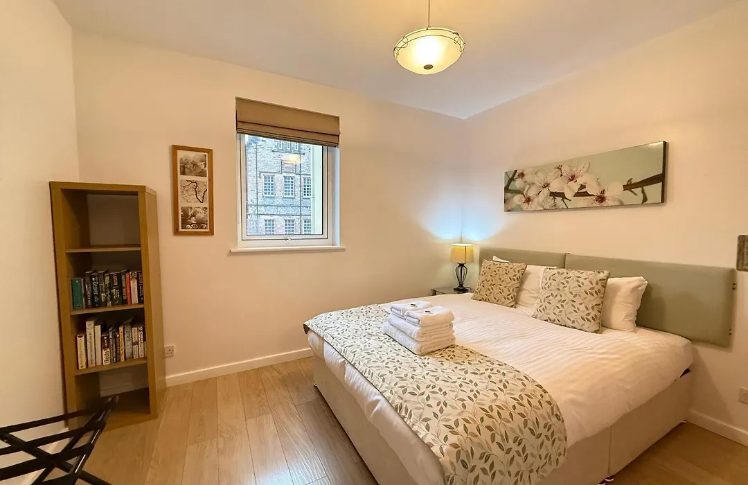 Holyrood Apartment With Parking & Lift Access-1