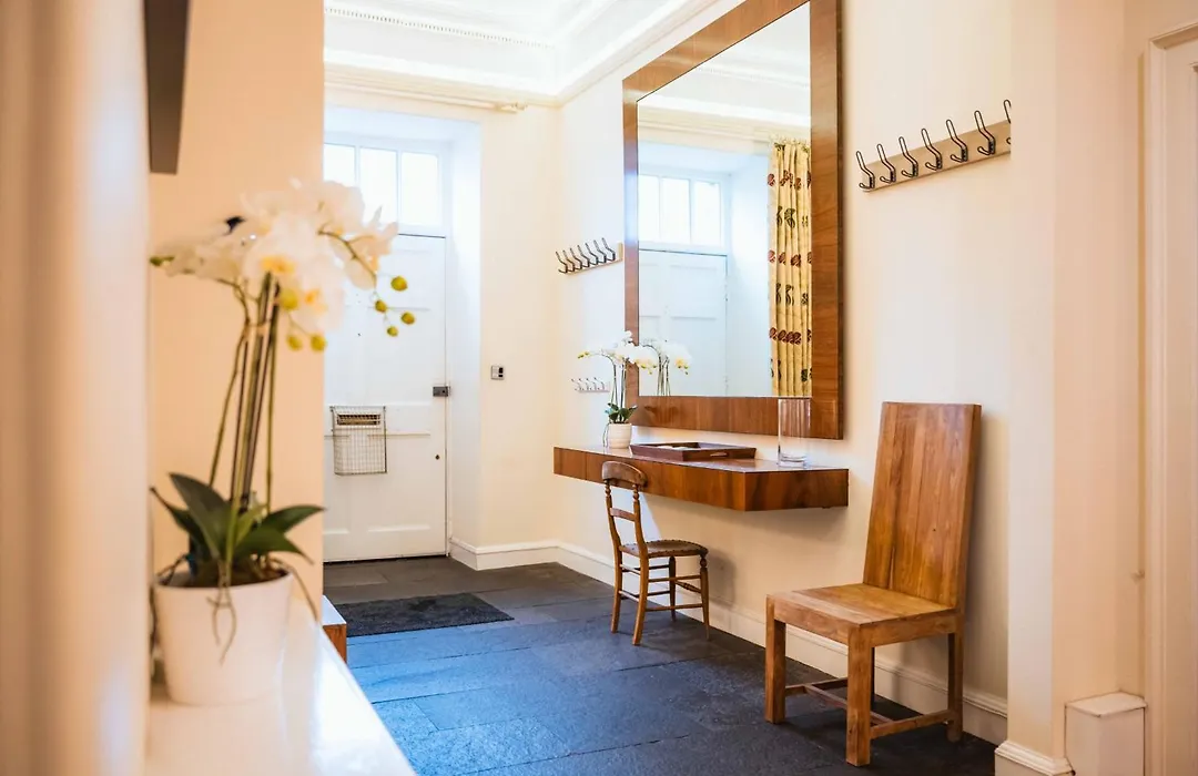 Large 3-Bed Property Walk To Waverley-1
