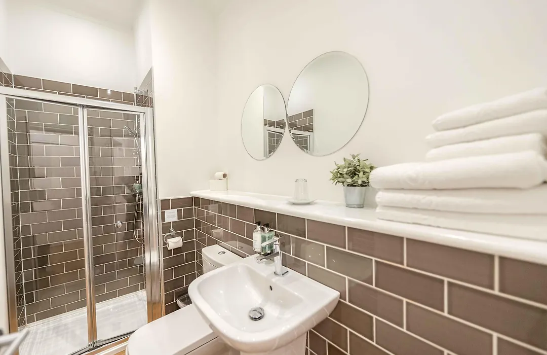 Edinburgh Castle Apartments-1