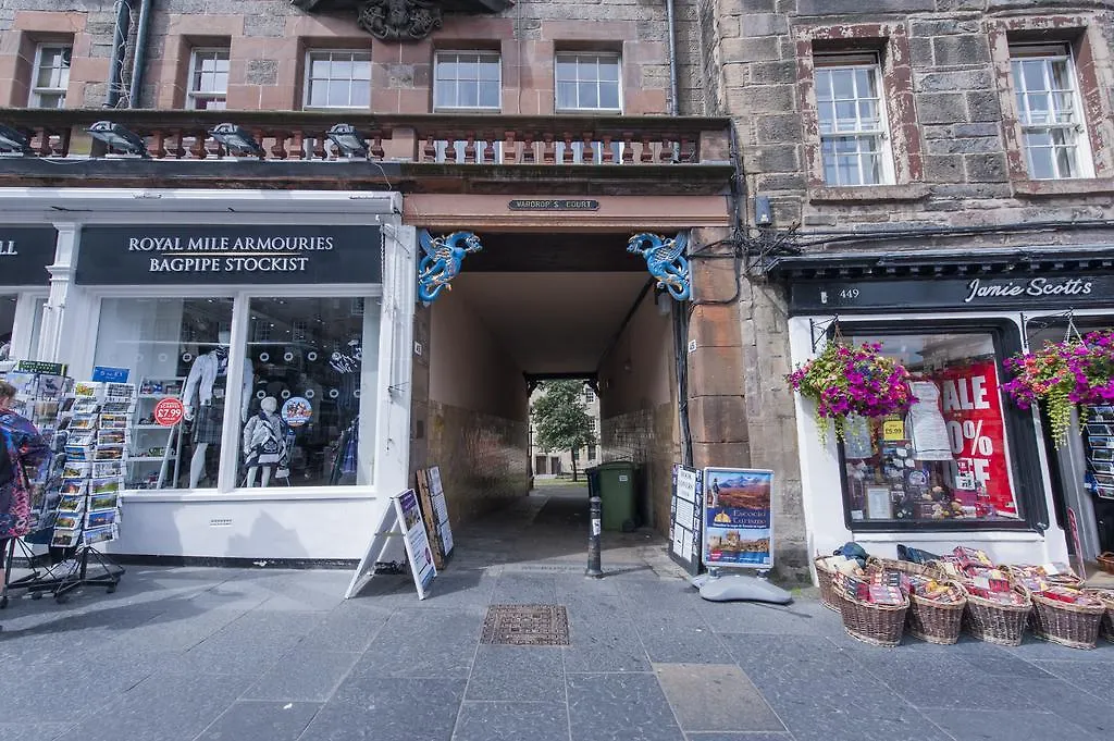 Writers View, Royal Mile Apartment Edinburgh-1