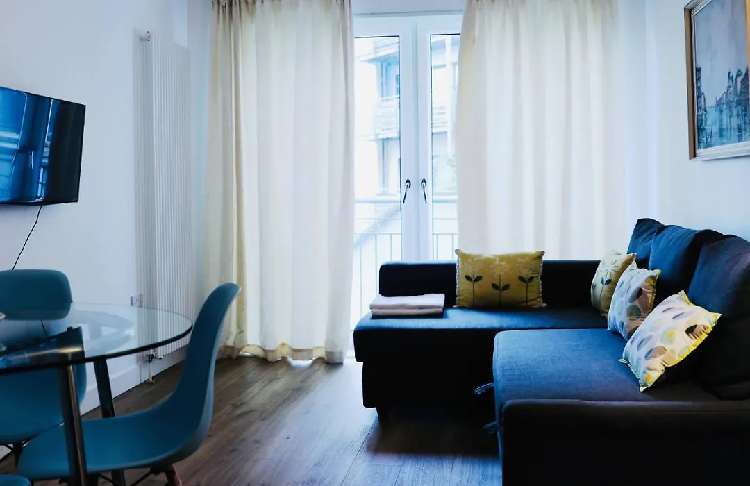 Apartment On Drybrough Crescent 3/6-1