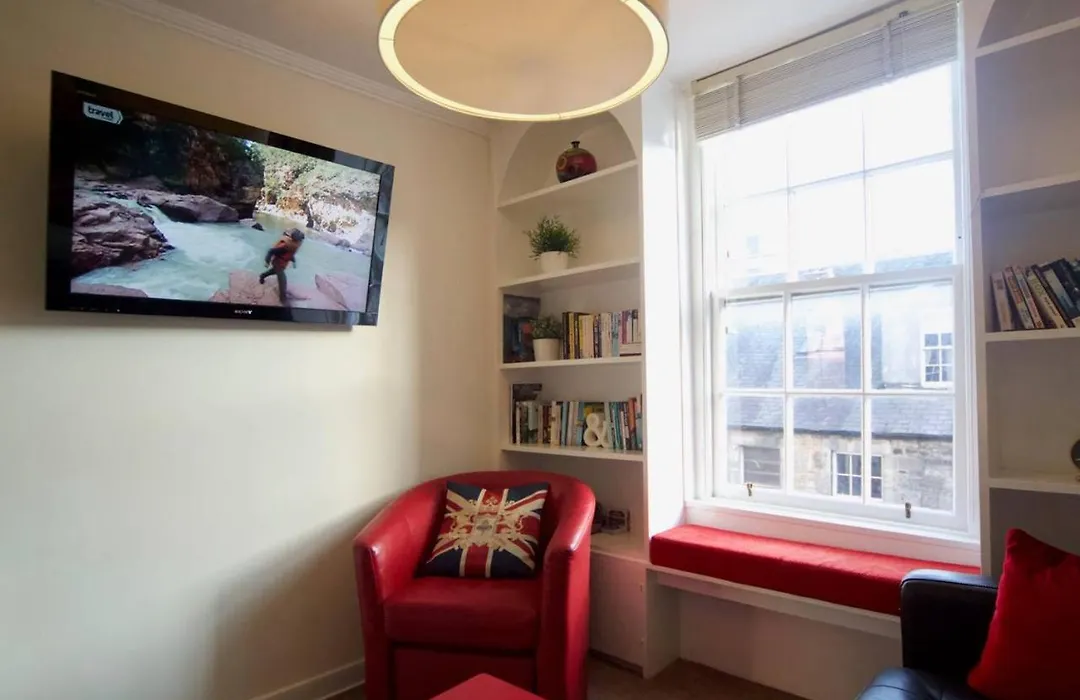 Altido Perfect Location - Stylish 2Bd Rose St Apartment-1