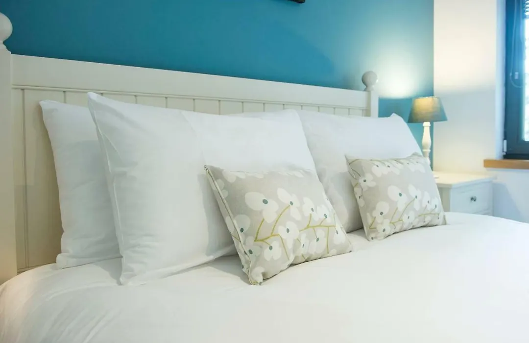 Altido Alluring 3Br Apt Near The Centre With Parking-1