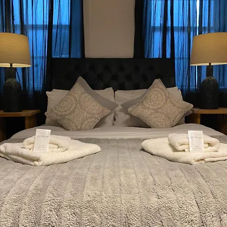 Queen Street Apartments-3