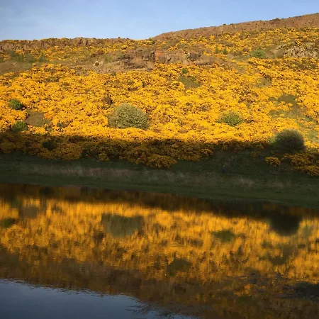 Next Door To Holyrood Palace And Arthur'S Seat-3