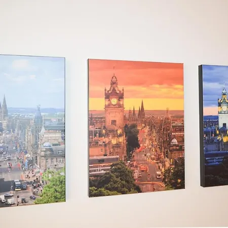 Modern 2 Bedroom Property In Central Edinburgh-2
