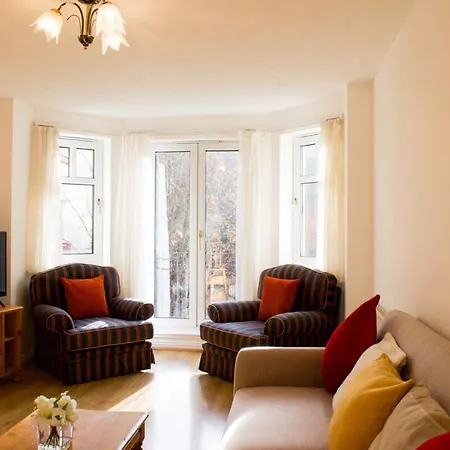 Peaceful 2 Bedroom Home Sleeps 5 Free Parking-2
