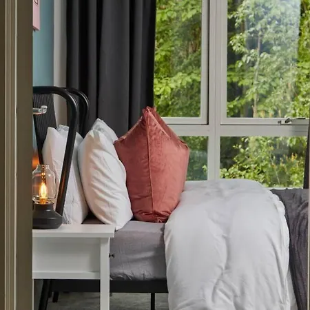 Stunning Edinburgh Townhouse // Sleeps 8-3