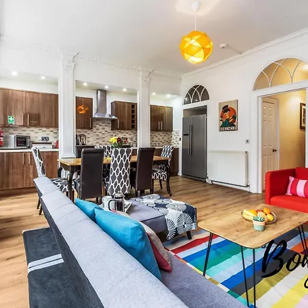 Royal Mile 4Br-3Ba - City Views & Free Parking By Bonjour Residences Edinburgh-2