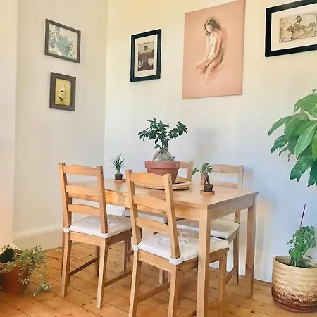 Cosy 2 Bedroom Flat In Edinburgh-3