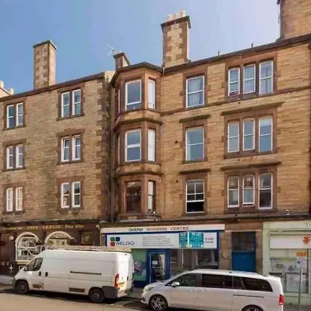 Cosy 2 Bedroom Flat In Edinburgh-2