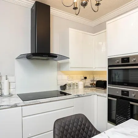 Exquisite 3 Bedroom House In The Heart Of Edinburgh-3