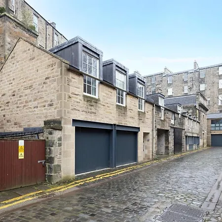 Joivy Contemporary And Vibrant 1Br Flat Near Princes Street-2