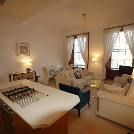 Edinburgh Flats Company - Queen Street - Centre-2