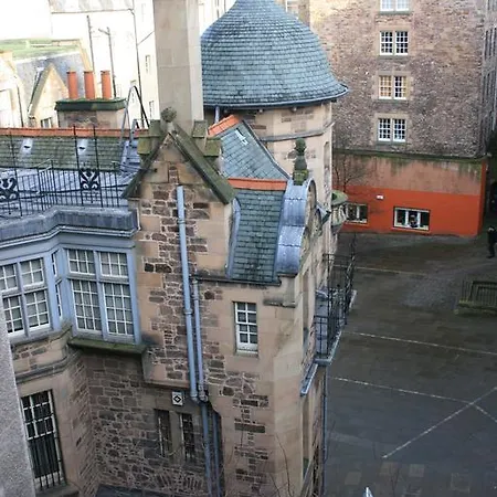 Royal Mile Budget Apartments-3