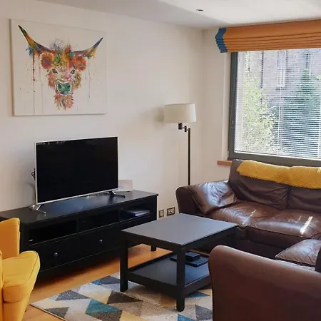 Altido Alluring 3Br Apt Near The Centre With Parking-3