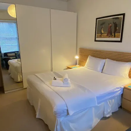 Altido Classic 3Br Apartments Moments From Haymarket Station-2