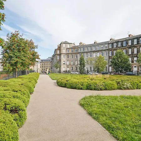 Altido Classic 3Br Apartments Moments From Haymarket Station-3