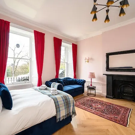 Charming Large Family Suite With Kitchenette-3