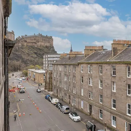 Spacious Ensuite Rooms In Edinburgh City Centre - Excellent Location-3