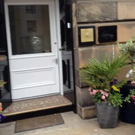 Ailsa Guest House-3