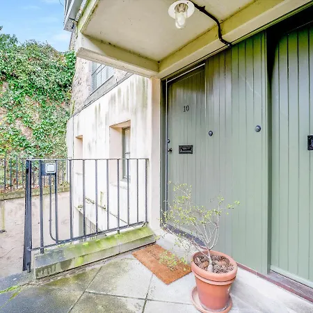 Campbells Close Apartment-2