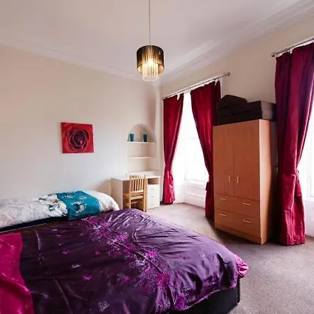 Edinburgh Roomz Central Aparthotel-2