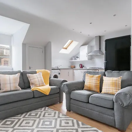 High Street Apartment-3