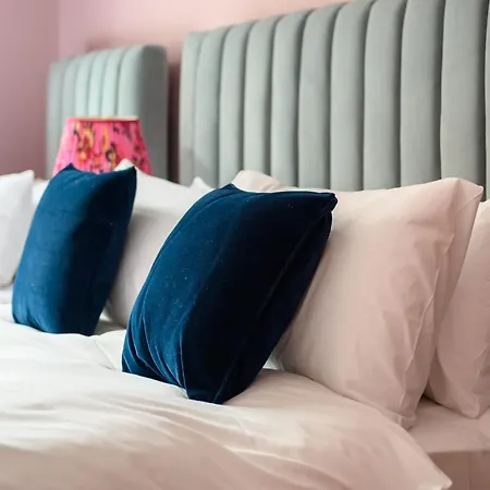 Queen Charlotte Guesthouse-3