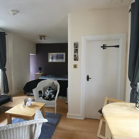 Royal Mile Budget Apartments-3